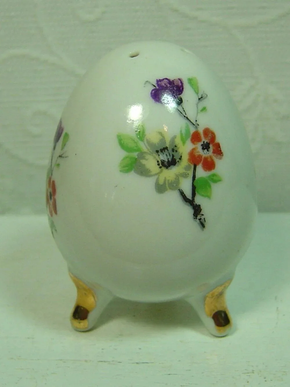 1 only egg shaped ceramic footed salt shaker with floral design